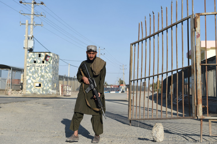 פעיל טליבאן בגבול איראן - אפגניסטן (צילום: gettyimages)