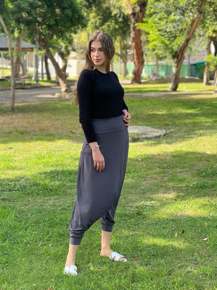 מכנס חצאית שכל אחת צריכה בבית