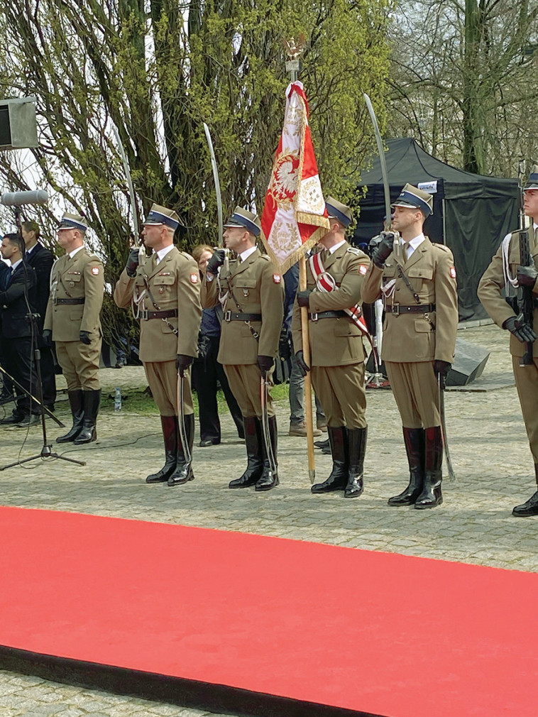 טקס באנדרטה למרד גטו ורשה בפולין (צילום: מאיר עוזיאל)