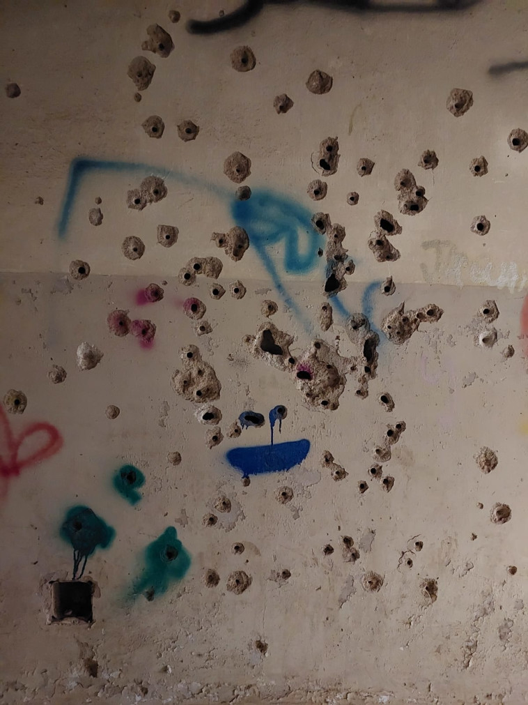 חורי קליעים, מסימני קרבות העבר במפקדה הסורית 