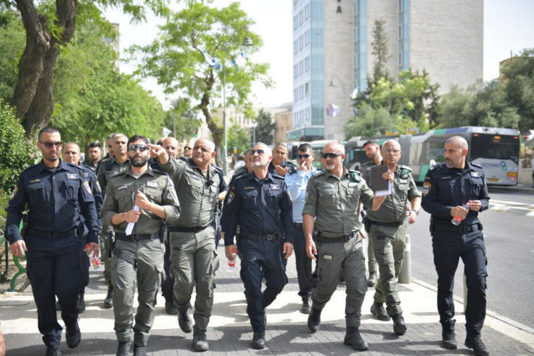 המשטרה מסיירת במסלול המצעד (צילום: דוברות המשטרה)