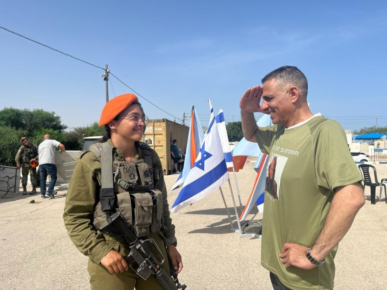 מאי שרעבי מרחובות עם אביה