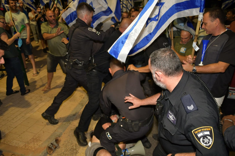 עימותים מול ביתו של ראש הממשלה בנימין נתניהו בקיסריה