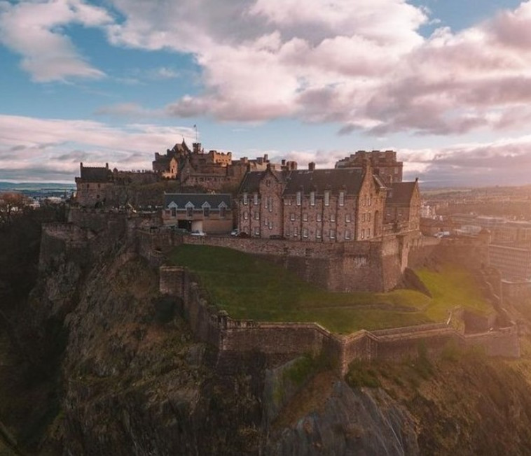 טירת אדינבורו, סקוטלנד