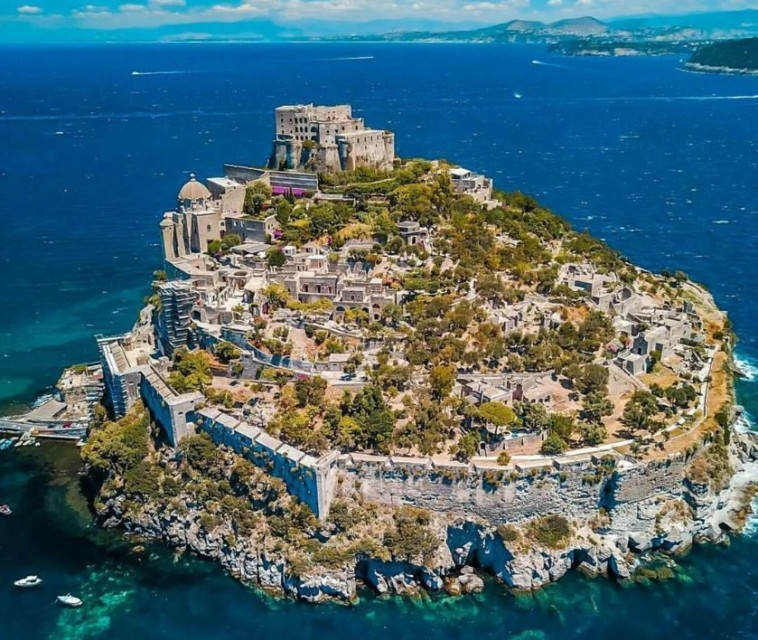 טירת ארגונסה, איטליה