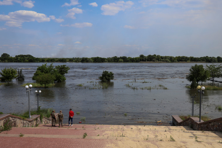 הצפות לאחר פיצוץ סכר נובה קחובקה (צילום: רויטרס)