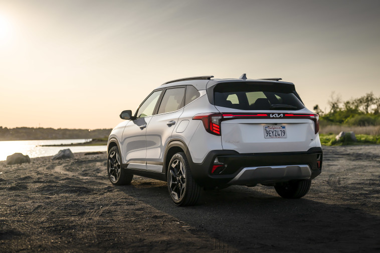  תאורת לד ודלת תא מטען חדשה