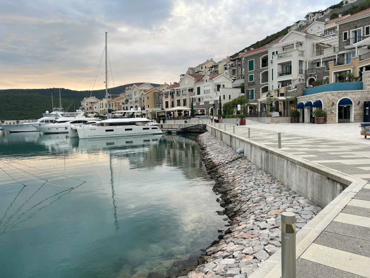 מפרץ לוסטיקה, מונטנגרו