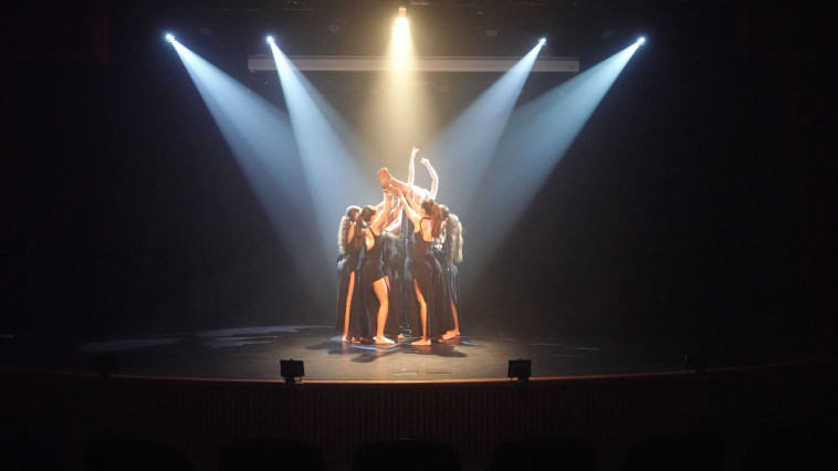 מופע הריקוד בחטיבת ביניים זאב בהרצליה