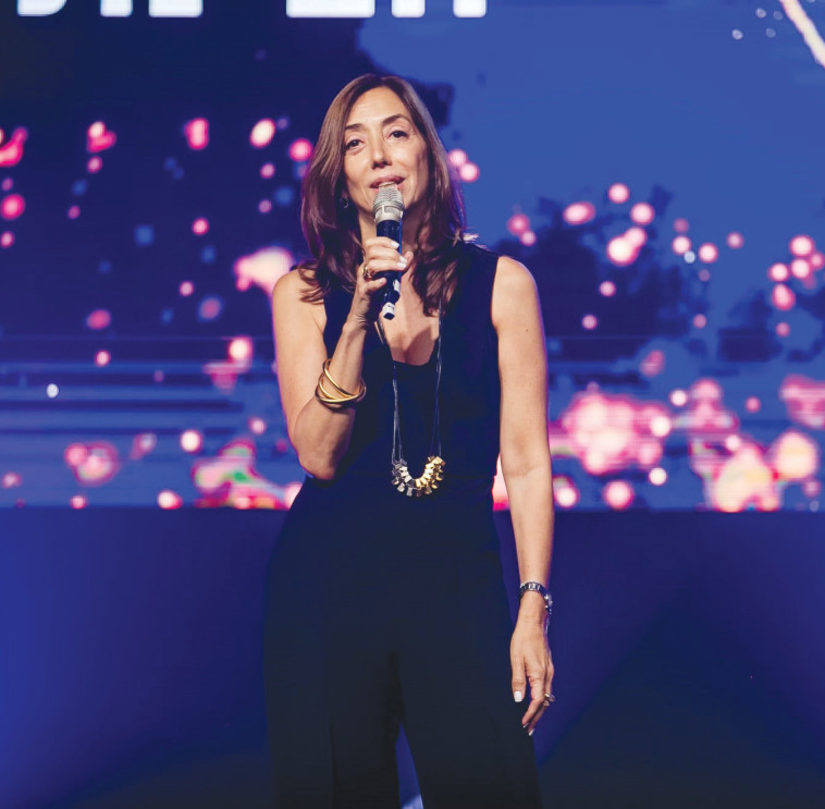 גילי דינשטיין 