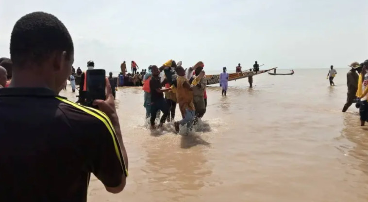 מפנים את ההרוגים ואת הניצולים