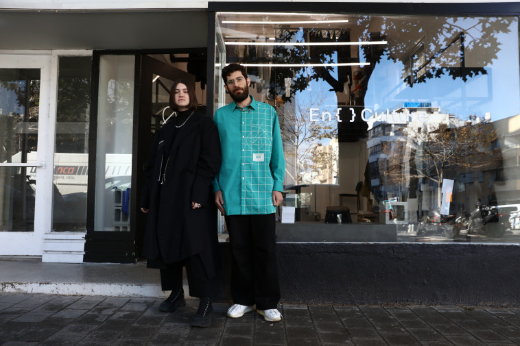 דן פולק, ניקה יעקובוב