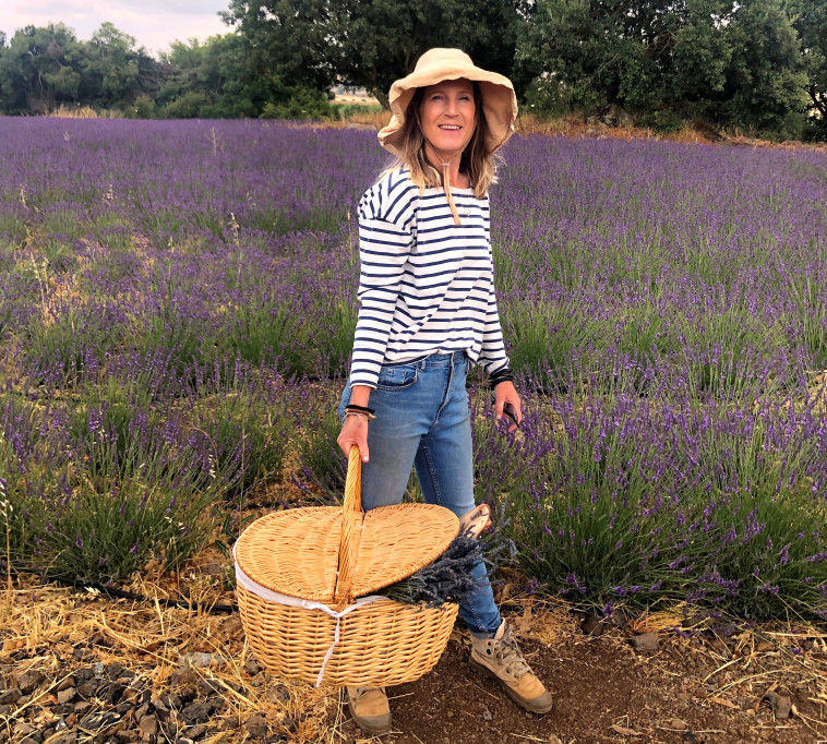 רות שדה בחוות שדה לבנדר