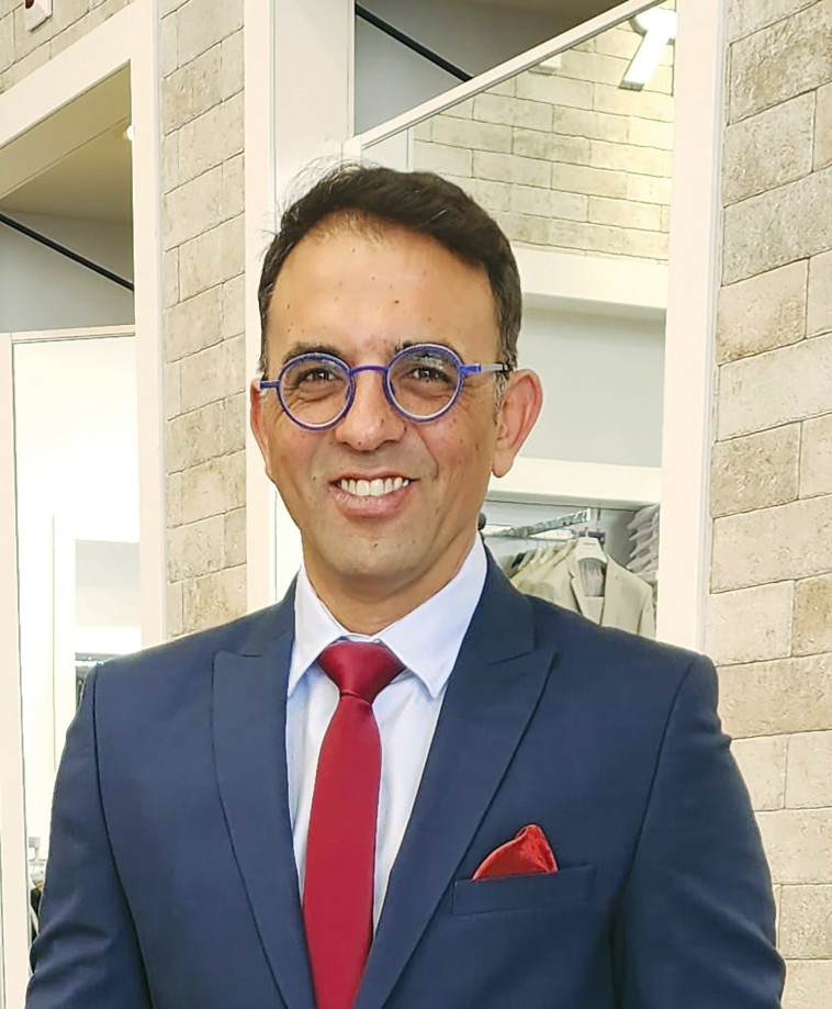 עמיד זאהר, מנהל ארכיון חברת החשמל