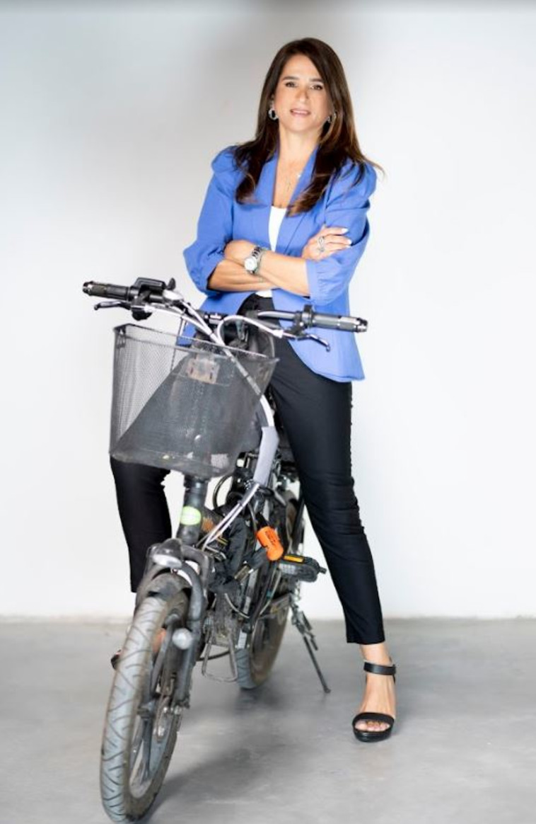 מירב בן ארי