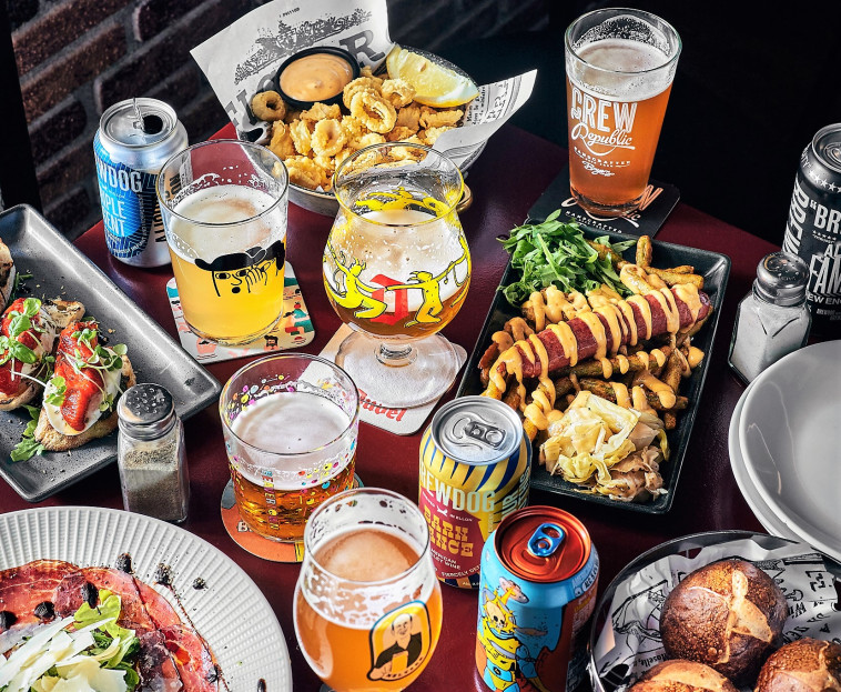 מלצר בית בירה - חגיגות שנה