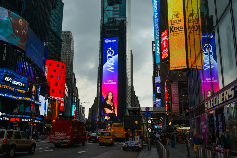 דנה אינטרנשיונל בטיימס סקוור בניו יורק