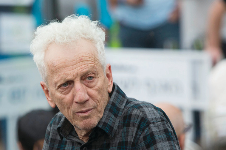 מוני מושונוב 