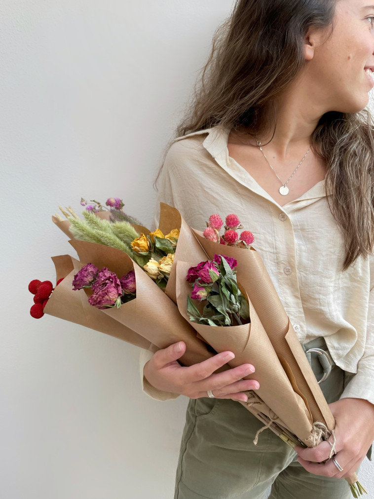 העסק המיוחד הזה עוסק בייבוש צמחים וזה מושלם&nbsp;