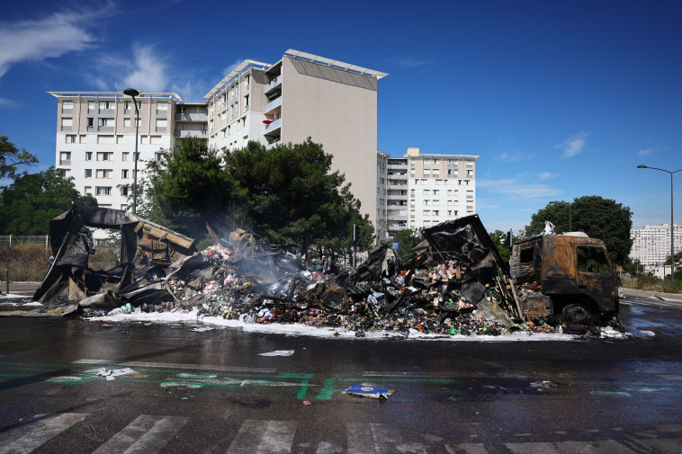 נזק רב בפריז לאחר העימותים האלימים (צילום: AFP via Getty Images)