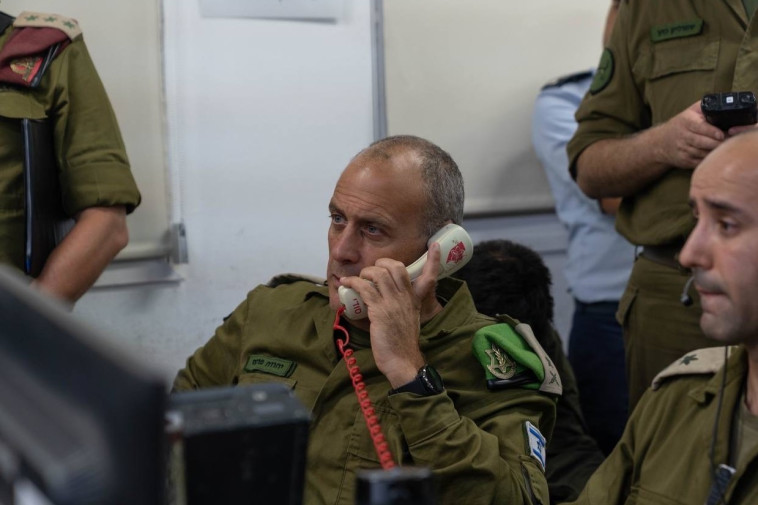 מפקד פיקוד המרכז יהודה פוקס בחמ''ל צבאי