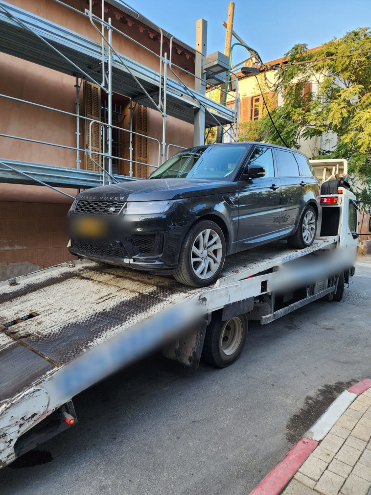 אחד מהרכבים שנתפסו בבתיהם של החשודים בעבירות המס מהחברה למסחר ושיווק דלק