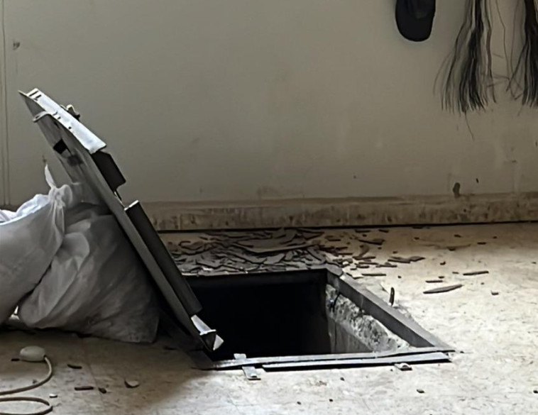 אחד מהבורות התת קרקעיים שאותרו במסגד 