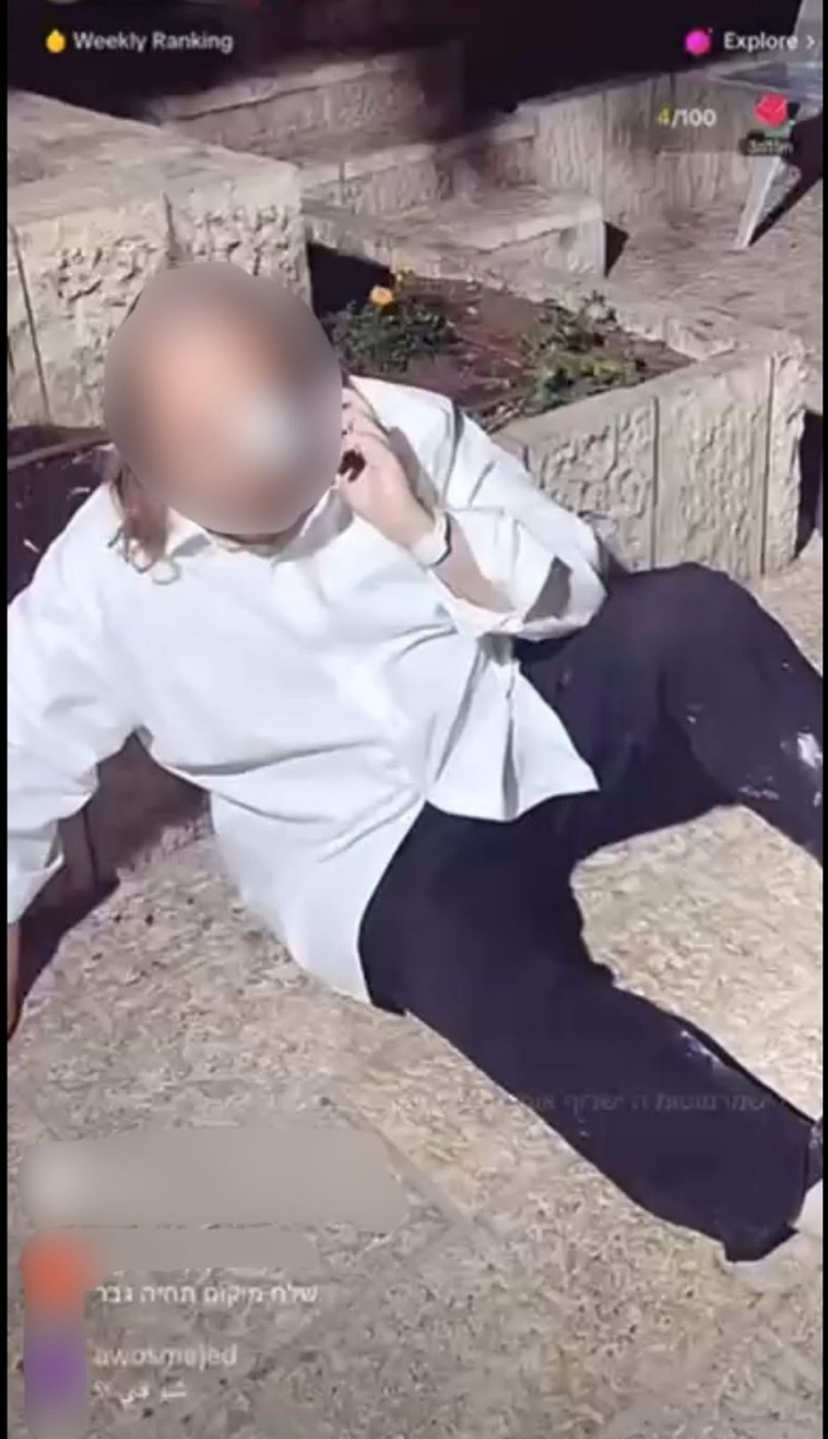 שמונה צעירים השפילו אדם תשוש נפש בטיקטוק