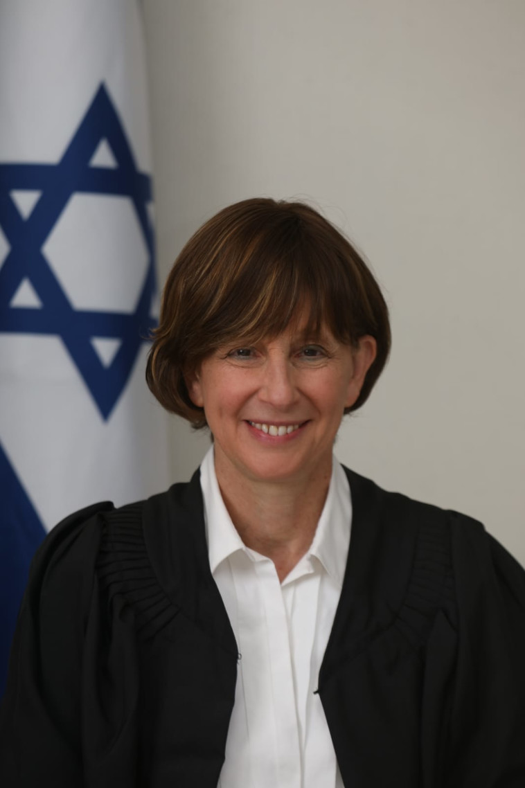 השופטת מרים ליפשיץ פריבס, ממחברי גזר הדין