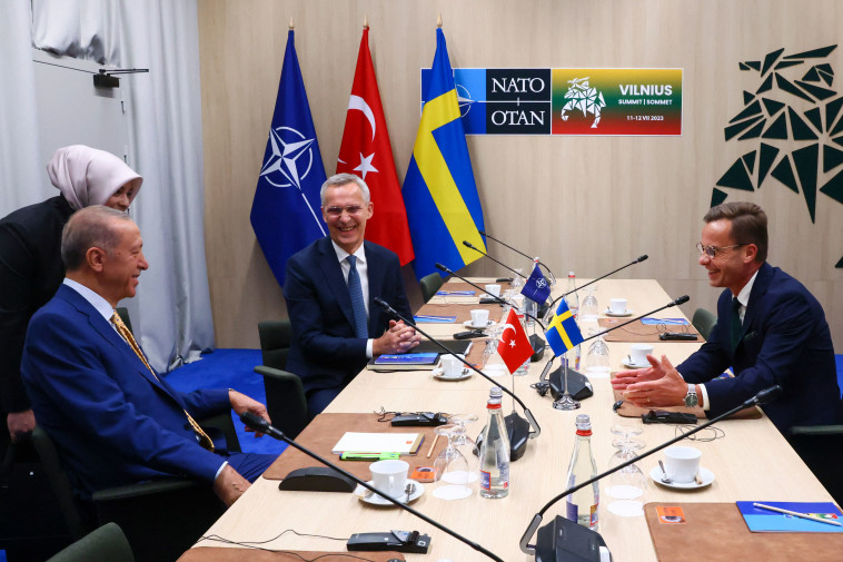 נציגי טורקיה ושוודיה בפסגת נאט''ו בליטא (צילום: AFP via Getty Images)