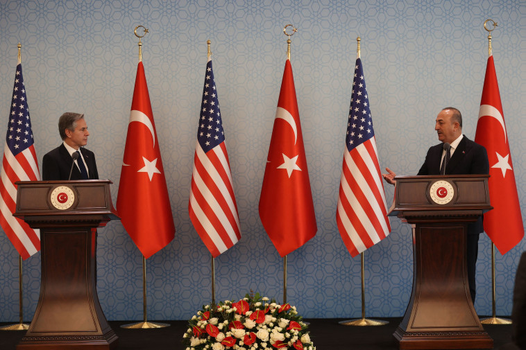 Le ministre turc des Affaires étrangères et le secrétaire d'État américain à Lincoln (Photo : AFP via Getty Images)