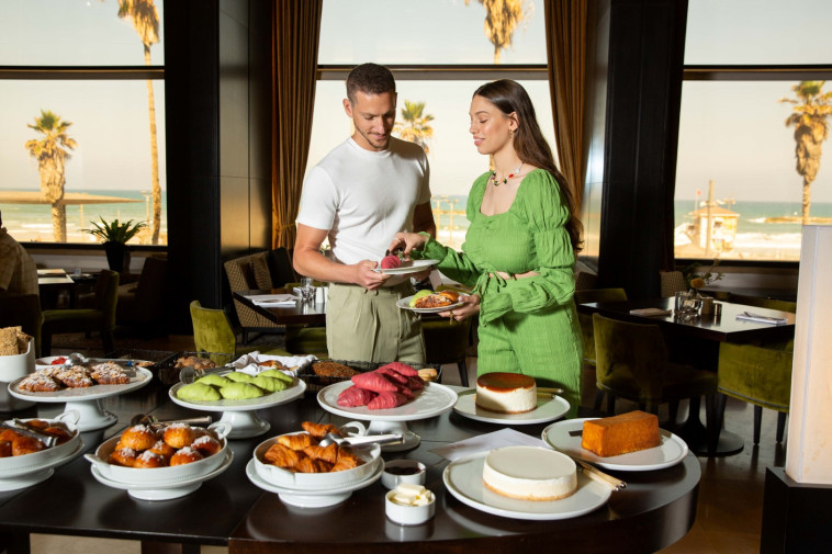 ארוחת הבוקר של קפה 99 במלון דן תל אביב 