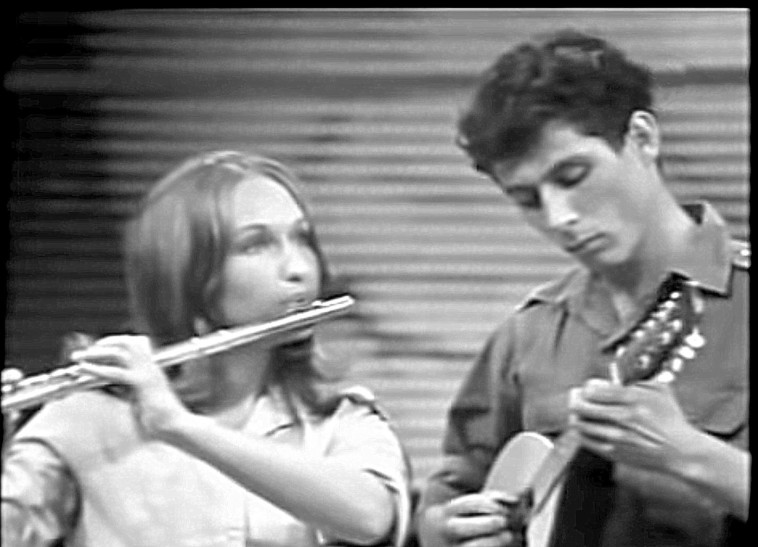 יהודה עדר ולהקת הנח''ל בשיר הרעות