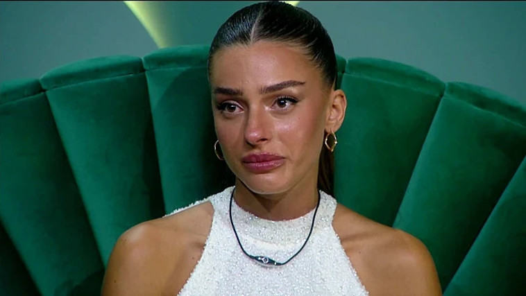 ״הקולר של השמלה חנק אותי למוות״