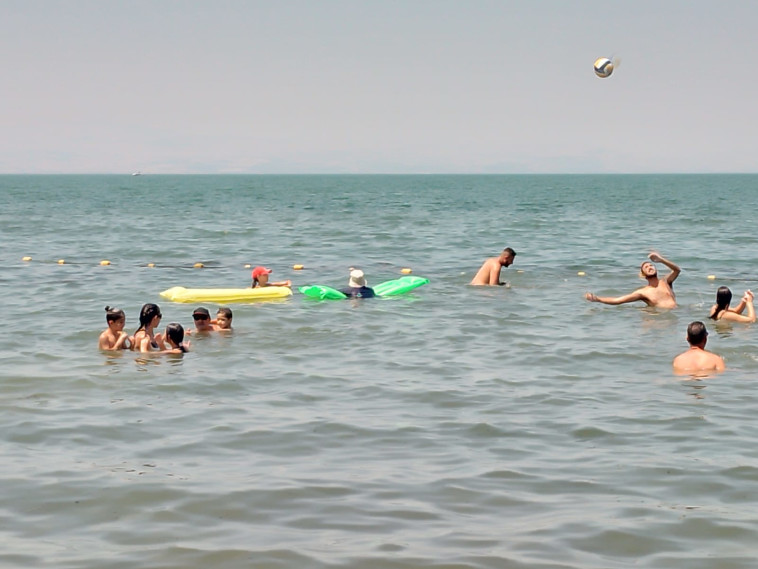 מטיילים ישראלים בכינרת