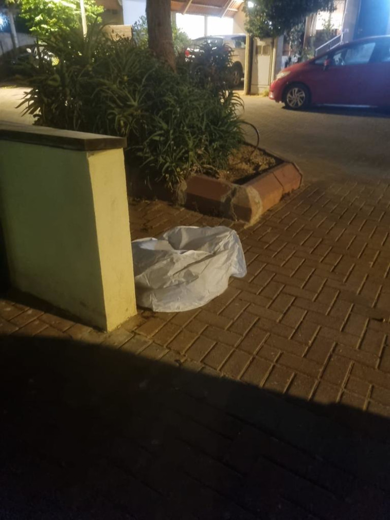 מצנח הנושא אבוקת אש בפתח תקווה