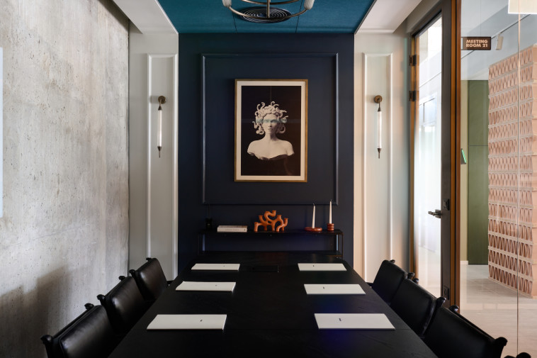 חדרי ישיבה פרטיים מותאמים לצורכי המותג. רומס סקיי