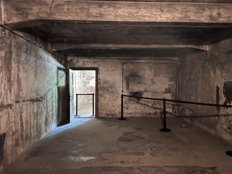 תא הגזים במחנה ההשמדה אושוויץ I (צילום: רחלי קירמה)