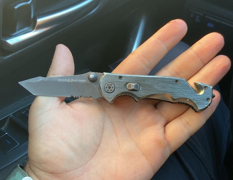 הסכין שהסליק החשוד ונתפסה על ידי השוטרים