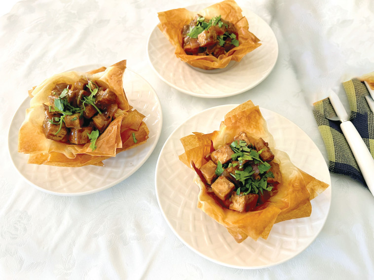 קעריות פילו עם בצל וטופו 