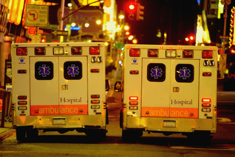 הזמין לעצמו אמבולנס ופונה אל בית החולים, אילוסטרציה