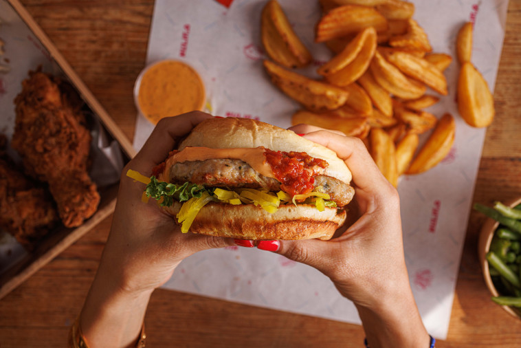 יפצח את הנוסחה? הפרייד צ'יקן החדש של אהרוני