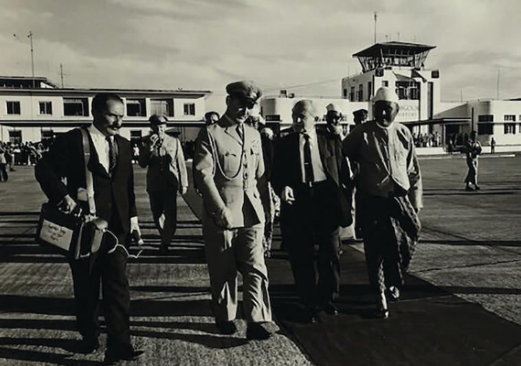 בן גוריון בבורמה 1962  (צילום: באדיבות בית בן גוריון)