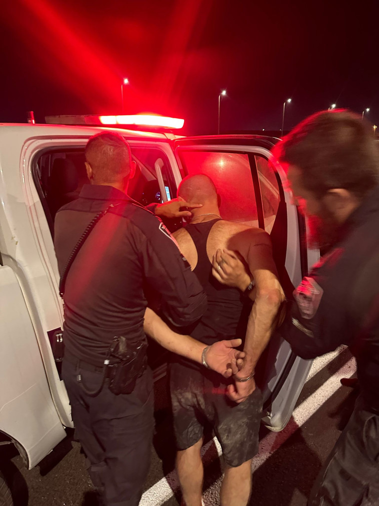 מעצר חשוד בגניבת מונית מתחנת דלק בדימונה