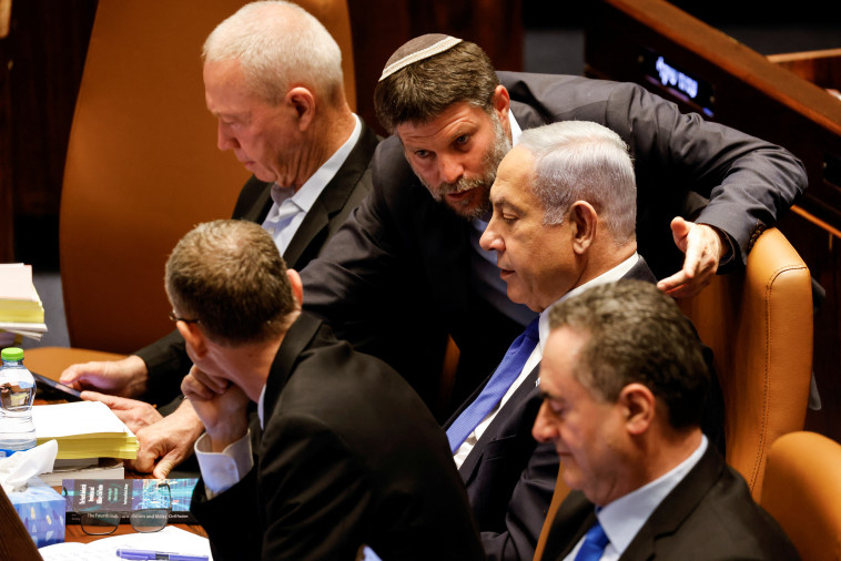 נתניהו, לוין וסמוטריץ' במליאת הכנסת  (צילום: REUTERS/Amir Cohen)