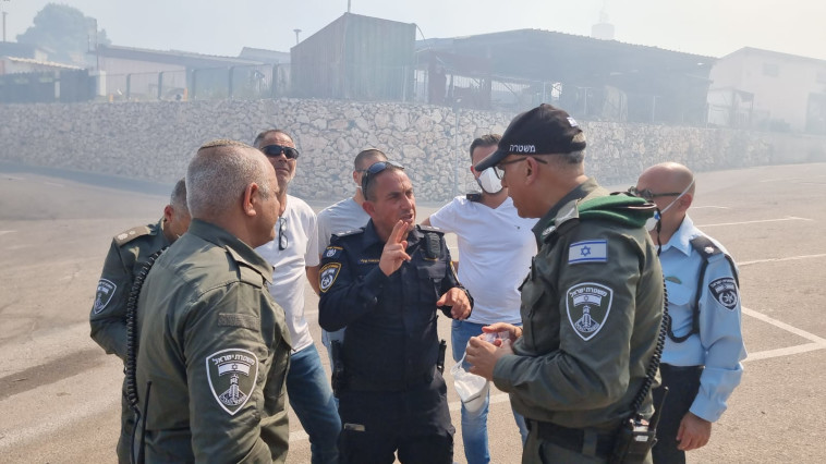 כוחות המשטרה סמוך לאירוע השריפה