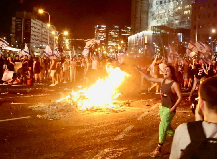 מדורת מחאה בתל אביב