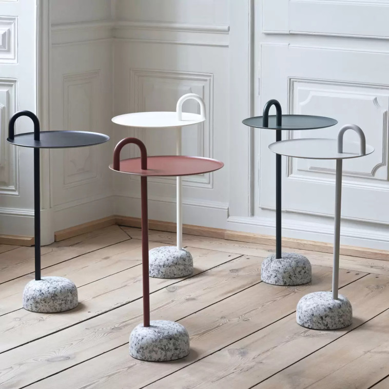 ''היתרון המוביל של ריהוט בעל קווים עגולים הוא המראה הרגוע, השלווה וההרמוניה שהוא משדר והמנוחה שהוא מספק לעיני הצופים בו.''