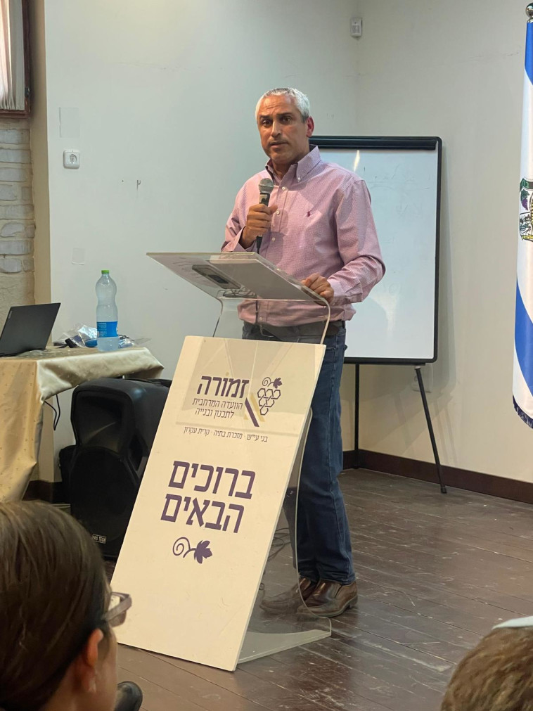 אלון יוניאן