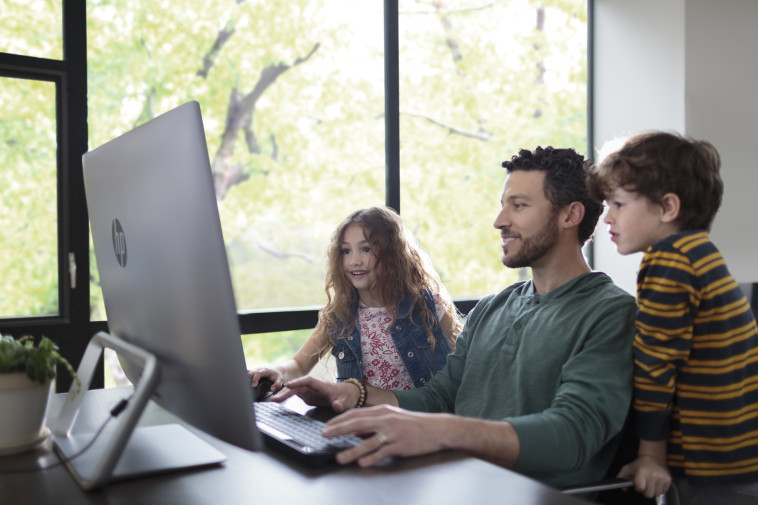 למדו את ילדיכם איך להיות זהירים מסכנות ברשת